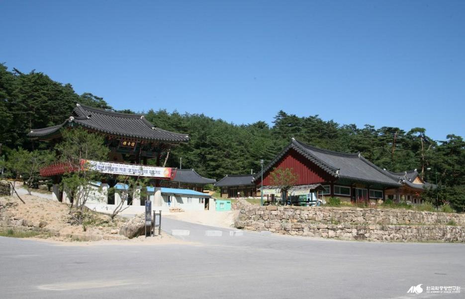 Moon On The Cloud Villa Yeongwol Exterior photo