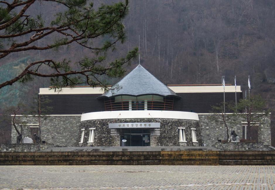 Moon On The Cloud Villa Yeongwol Exterior photo