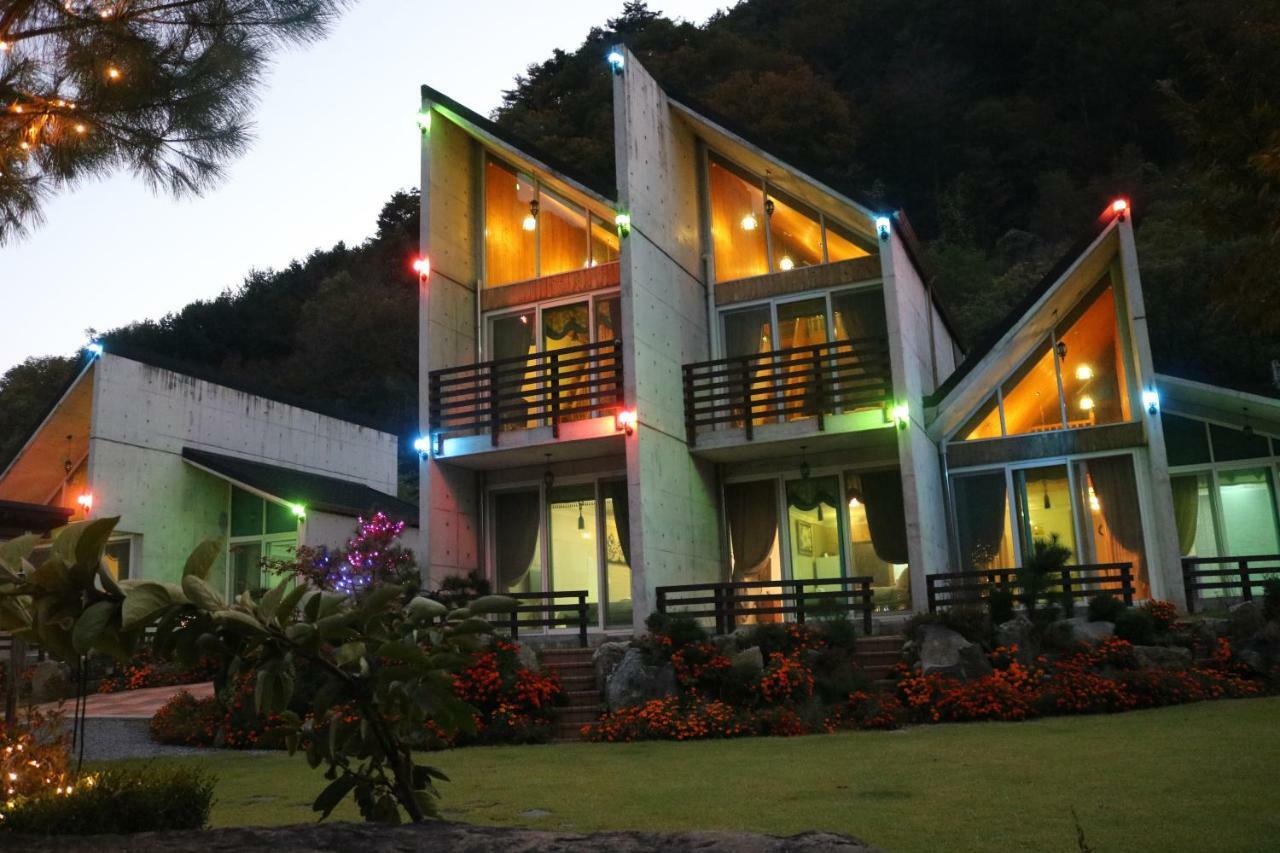 Moon On The Cloud Villa Yeongwol Exterior photo